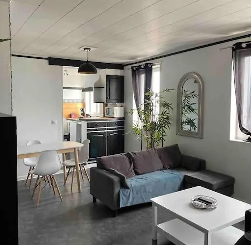 Appart Dans Un Immeuble Calme 아파트 *